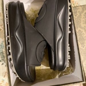 Gucci Evolution slides